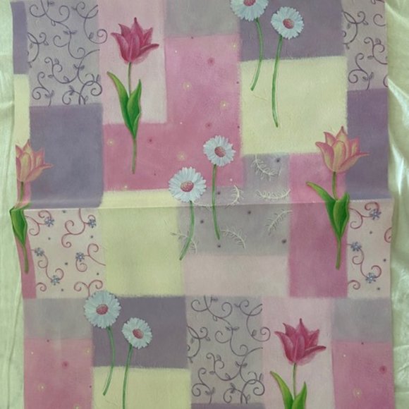 - Thick quality smooth shiny gift wrap paper - Picture 11 of 16